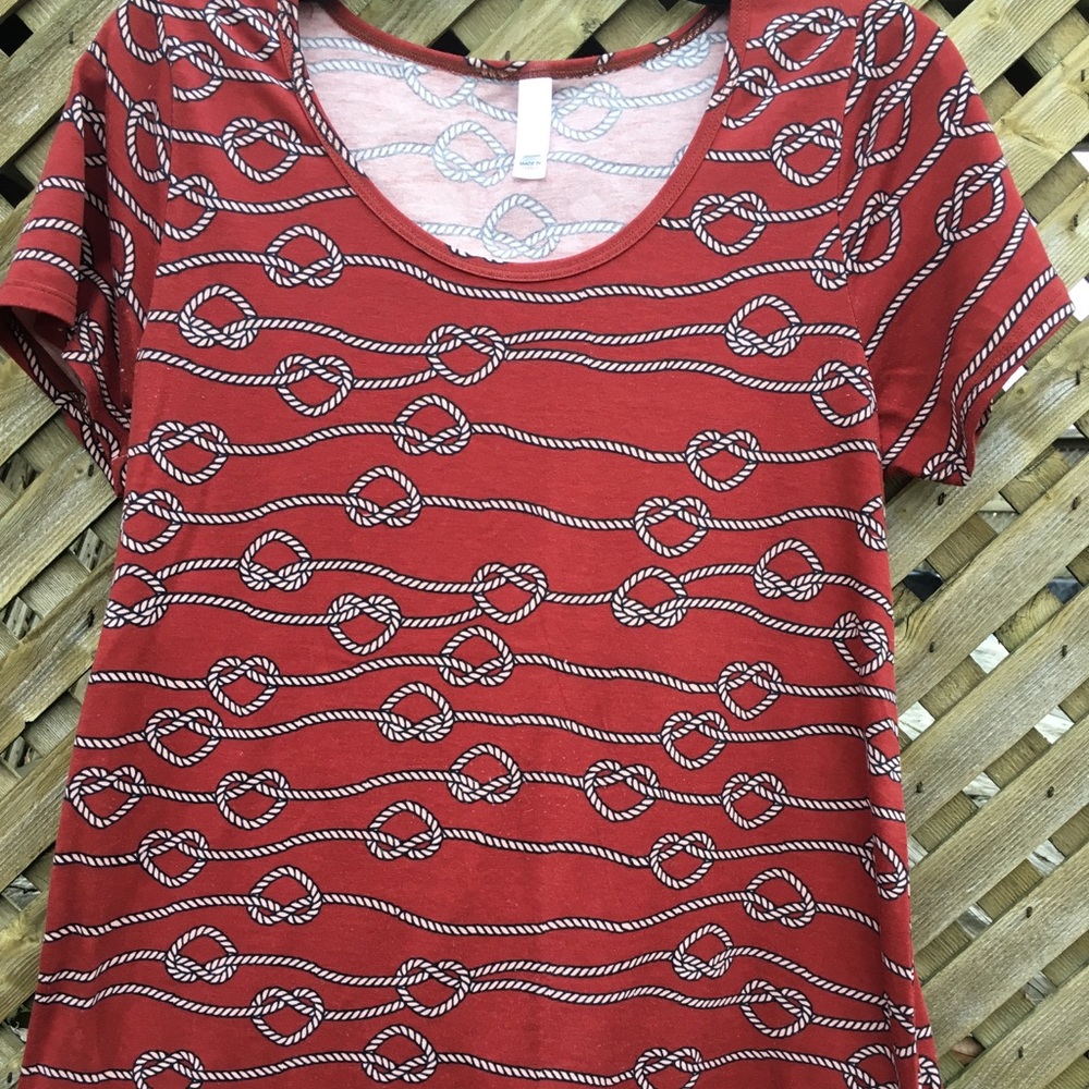 Lularoe Classic Tee size small